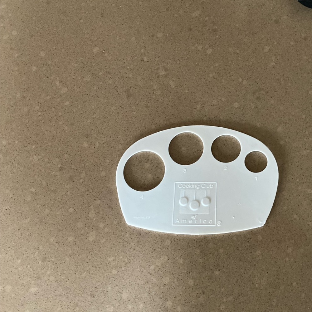 White Cooking Club Spaghetti portion measuring tool